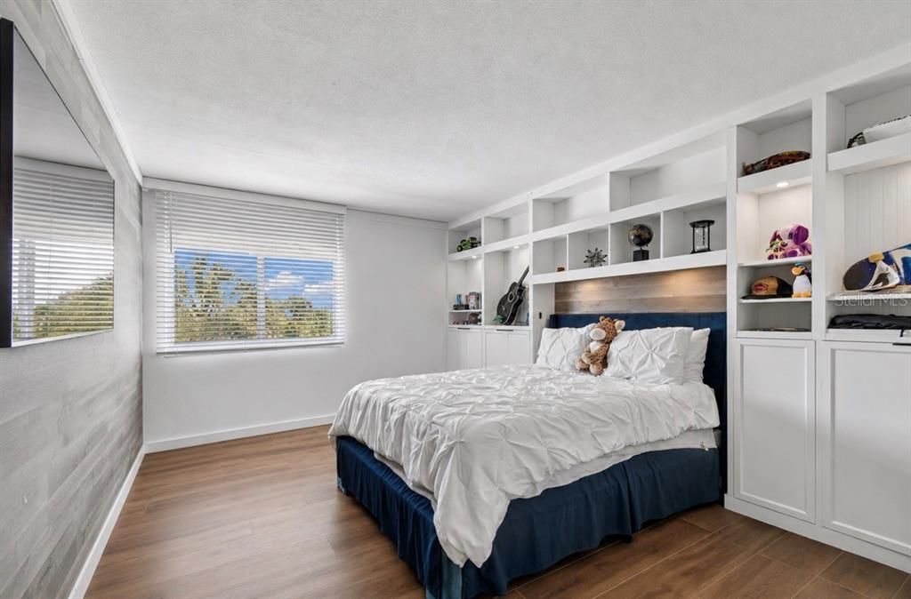 For Sale: $499,900 (2 beds, 2 baths, 1335 Square Feet)