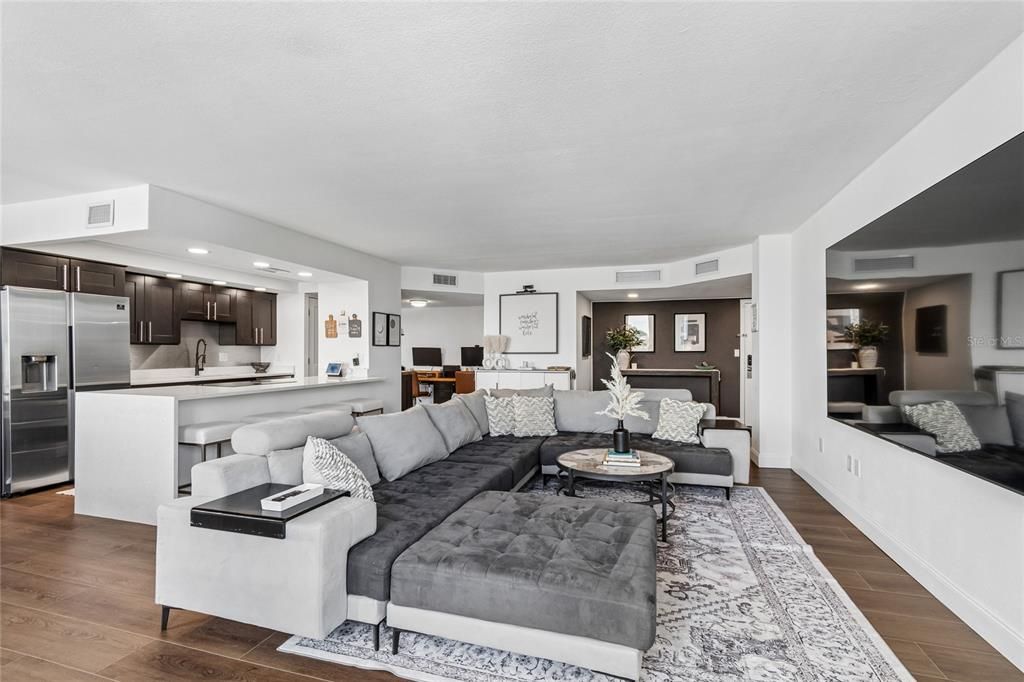 For Sale: $499,900 (2 beds, 2 baths, 1335 Square Feet)