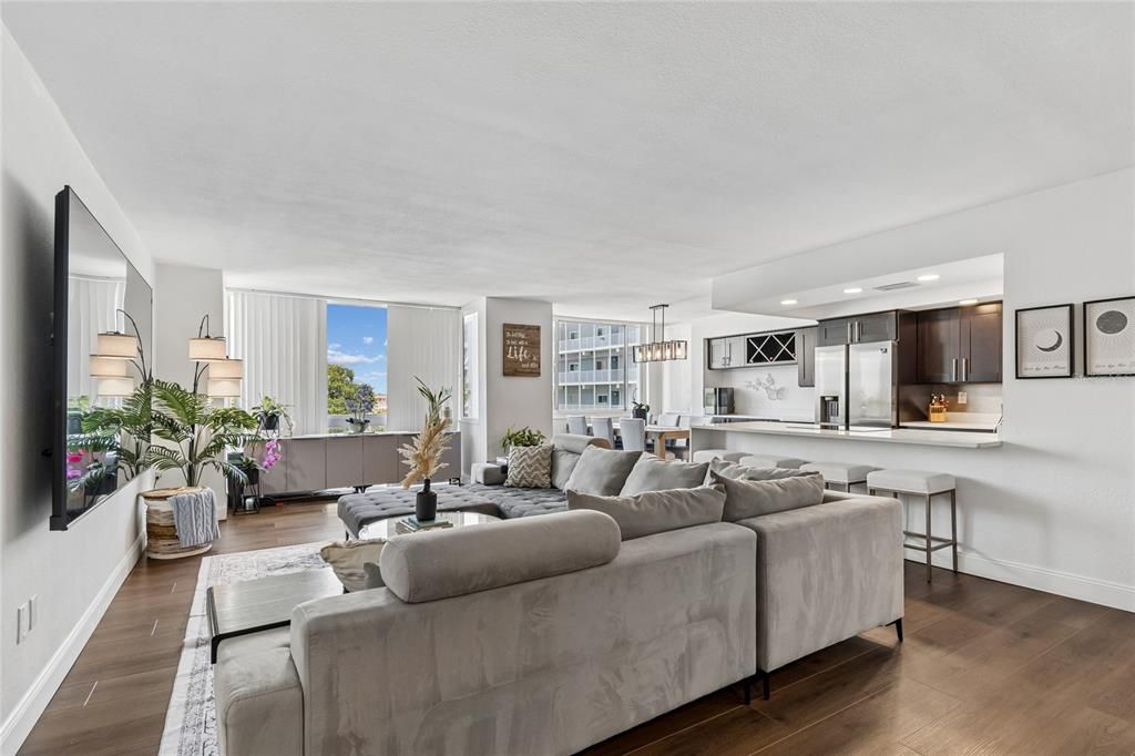 For Sale: $499,900 (2 beds, 2 baths, 1335 Square Feet)
