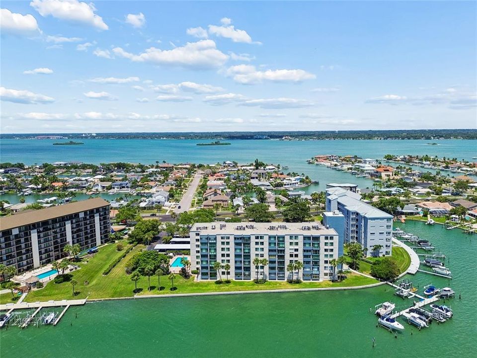 For Sale: $499,900 (2 beds, 2 baths, 1335 Square Feet)