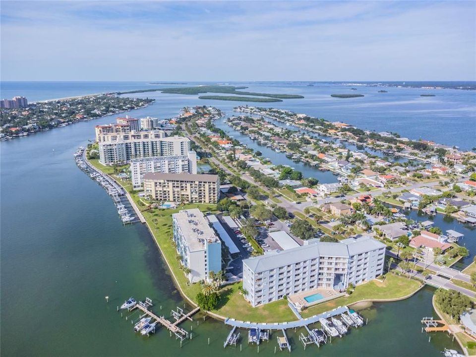 For Sale: $499,900 (2 beds, 2 baths, 1335 Square Feet)