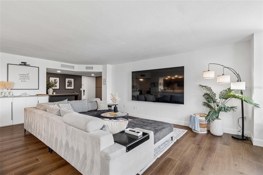 For Sale: $499,900 (2 beds, 2 baths, 1335 Square Feet)