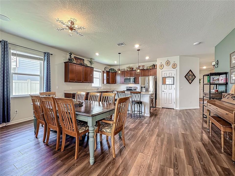 For Sale: $485,000 (3 beds, 2 baths, 2184 Square Feet)