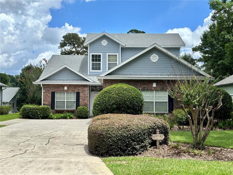 For Sale: $399,900 (3 beds, 2 baths, 2372 Square Feet)