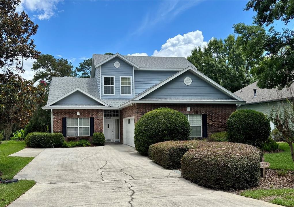 For Sale: $399,900 (3 beds, 2 baths, 2372 Square Feet)