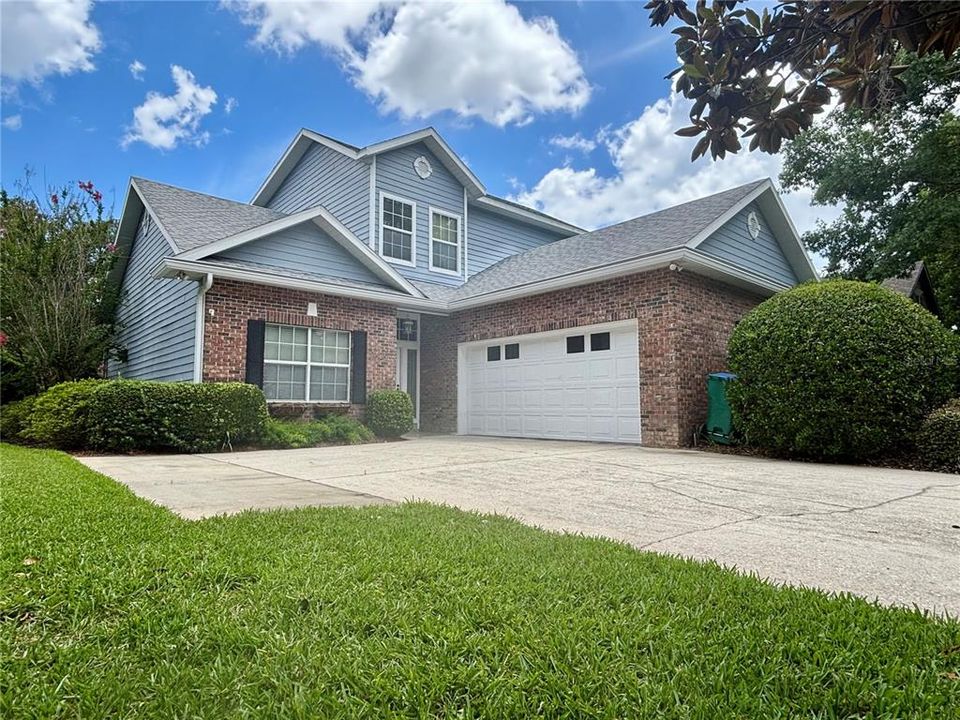 For Sale: $399,900 (3 beds, 2 baths, 2372 Square Feet)