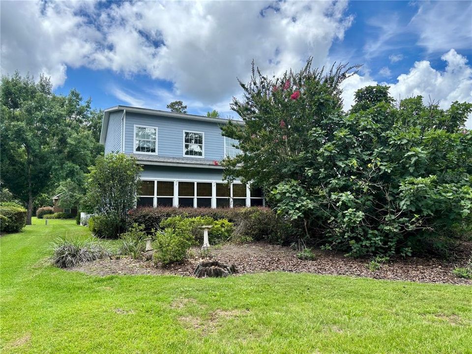 For Sale: $399,900 (3 beds, 2 baths, 2372 Square Feet)