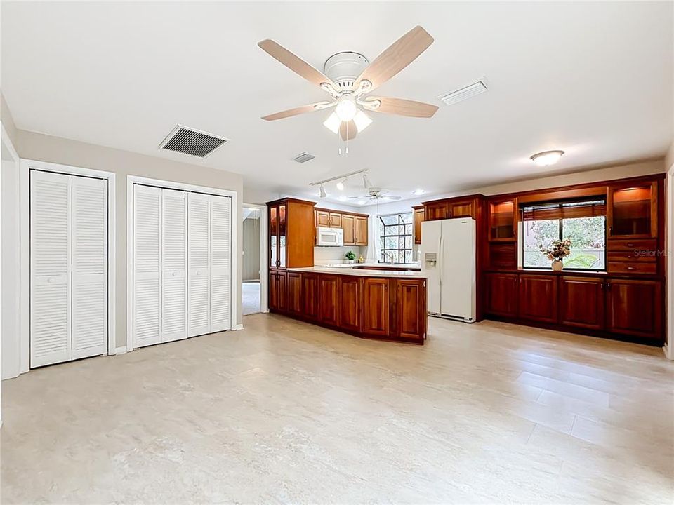 На продажу: $437,500 (3 спален, 2 ванн, 1806 Квадратных фут)