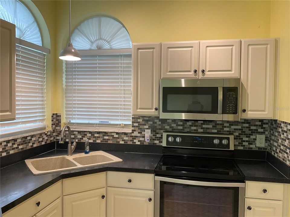 For Sale: $415,000 (3 beds, 2 baths, 1793 Square Feet)