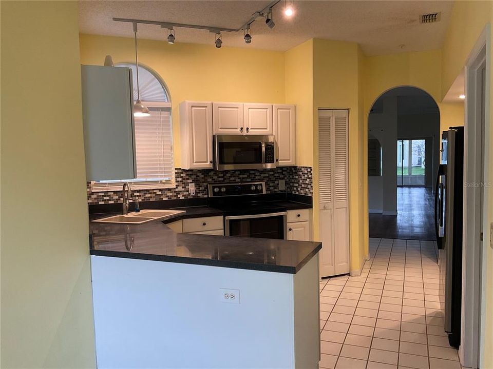 For Sale: $415,000 (3 beds, 2 baths, 1793 Square Feet)