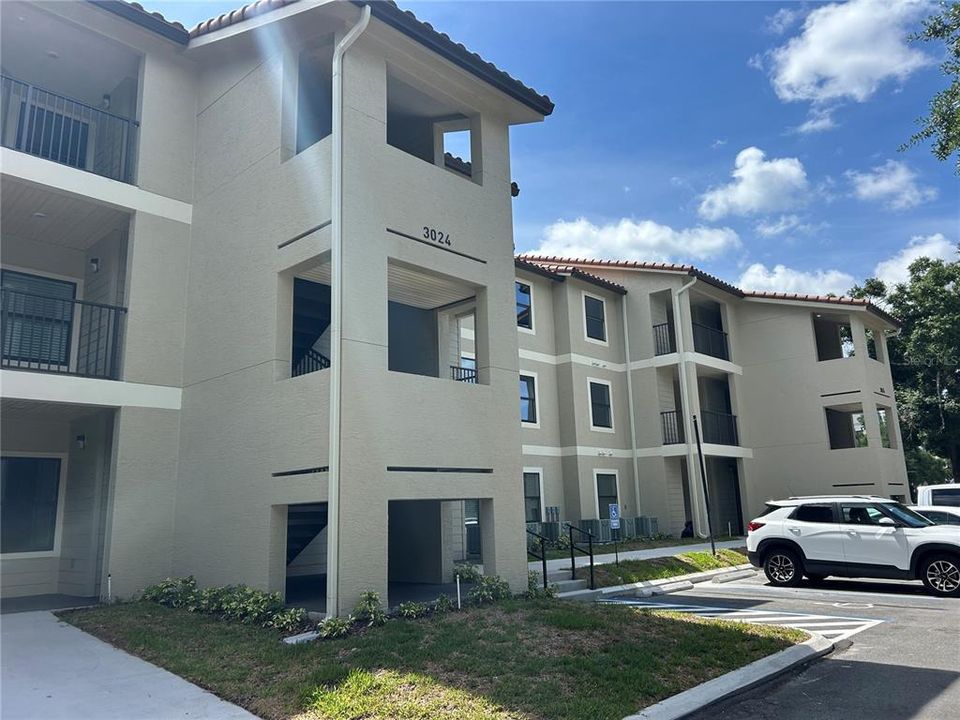 For Rent: $1,600 (1 beds, 1 baths, 660 Square Feet)