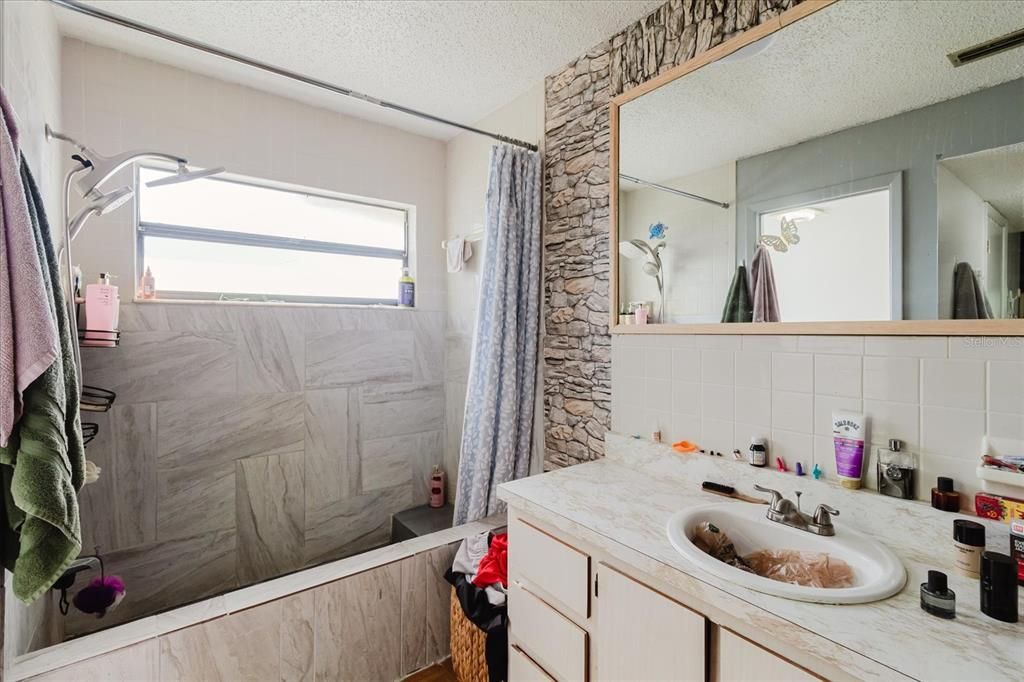 En Venta: $799,000 (4 camas, 1 baños, 2430 Pies cuadrados)