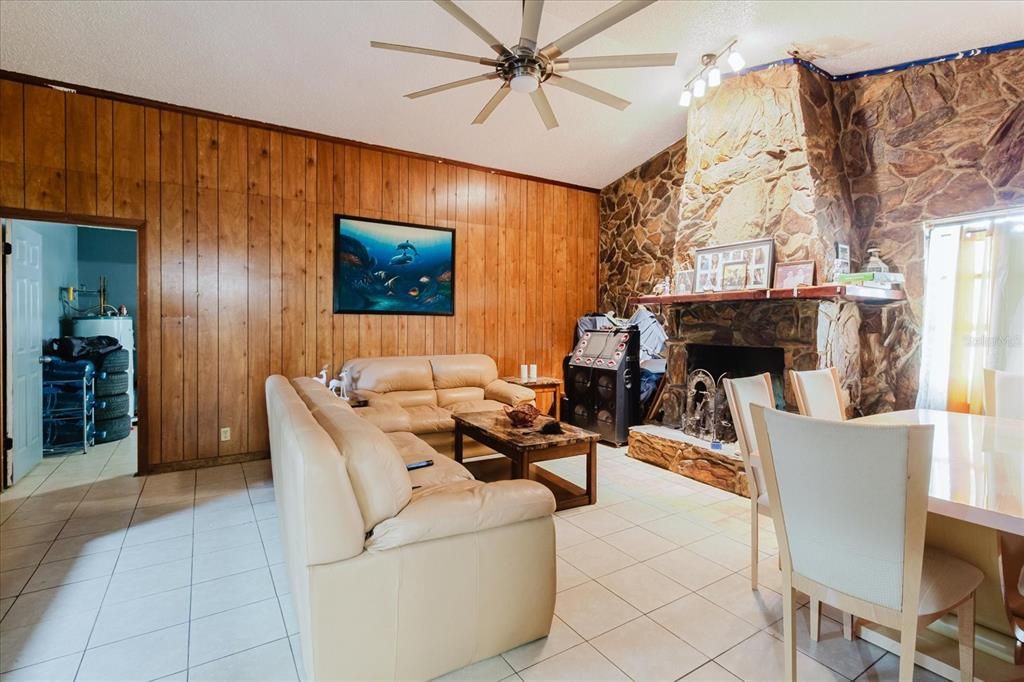 En Venta: $799,000 (4 camas, 1 baños, 2430 Pies cuadrados)