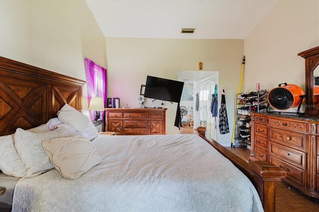 En Venta: $799,000 (4 camas, 1 baños, 2430 Pies cuadrados)
