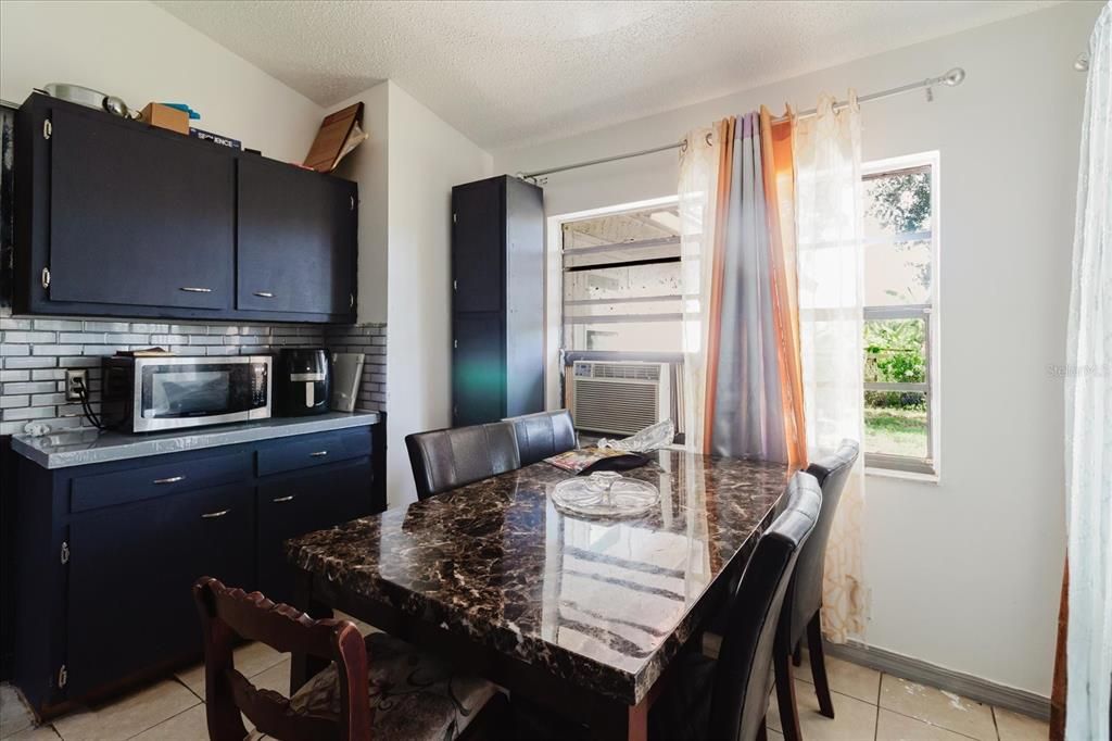 En Venta: $799,000 (4 camas, 1 baños, 2430 Pies cuadrados)
