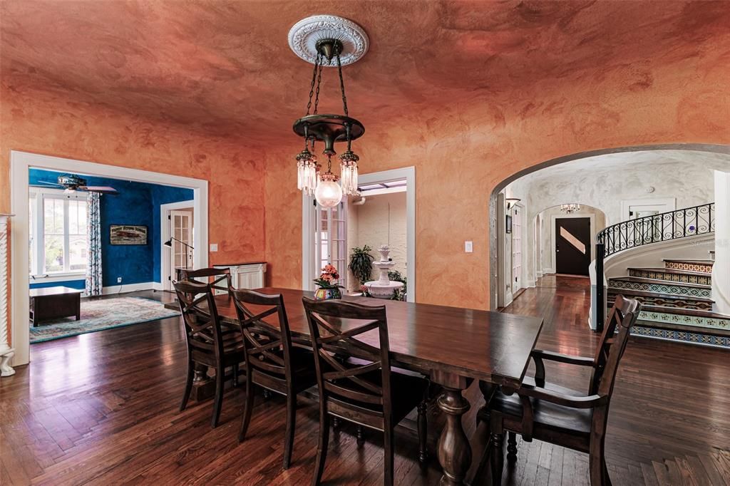 For Sale: $949,900 (5 beds, 4 baths, 4988 Square Feet)