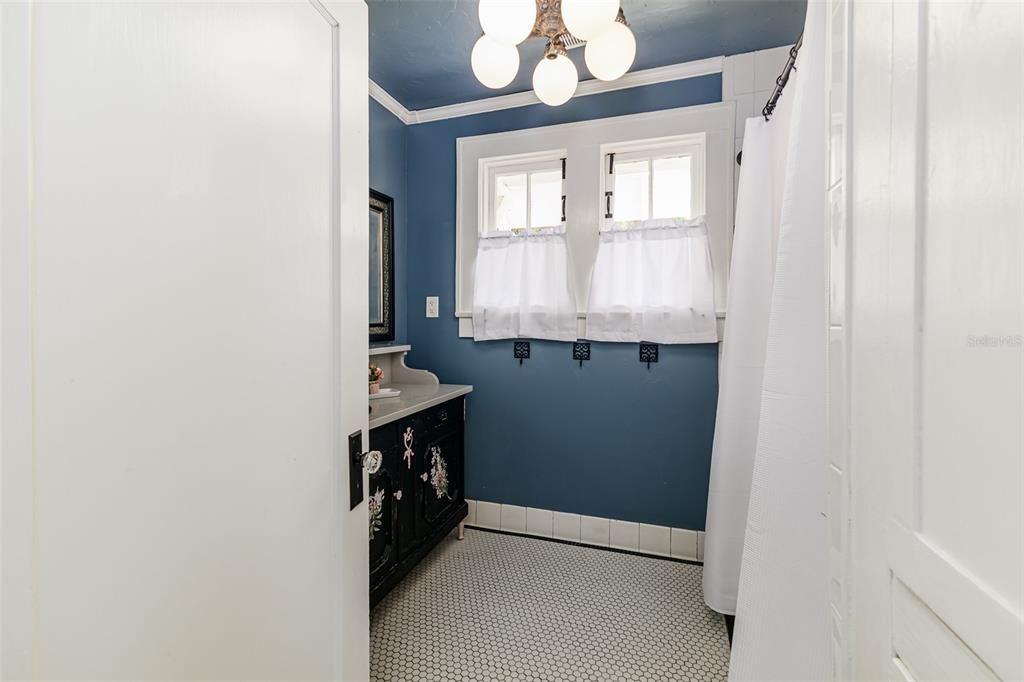 For Sale: $949,900 (5 beds, 4 baths, 4988 Square Feet)