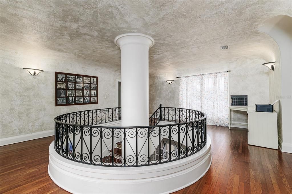 For Sale: $949,900 (5 beds, 4 baths, 4988 Square Feet)