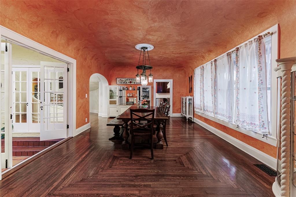 For Sale: $949,900 (5 beds, 4 baths, 4988 Square Feet)