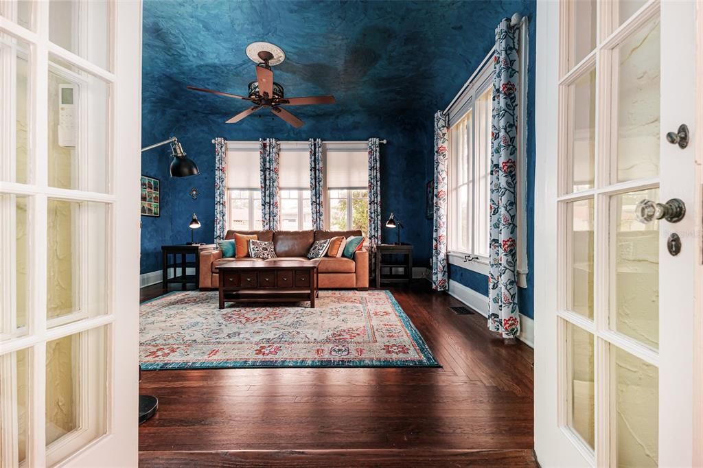 For Sale: $949,900 (5 beds, 4 baths, 4988 Square Feet)