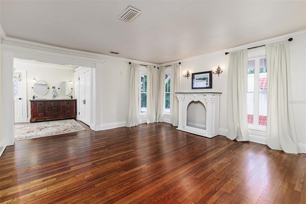 For Sale: $949,900 (5 beds, 4 baths, 4988 Square Feet)