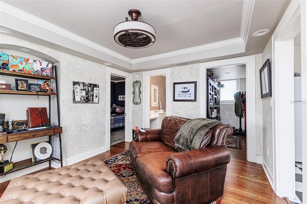 For Sale: $949,900 (5 beds, 4 baths, 4988 Square Feet)