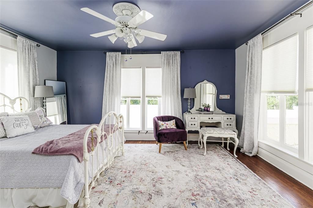 For Sale: $949,900 (5 beds, 4 baths, 4988 Square Feet)