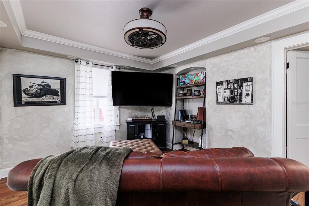 For Sale: $949,900 (5 beds, 4 baths, 4988 Square Feet)