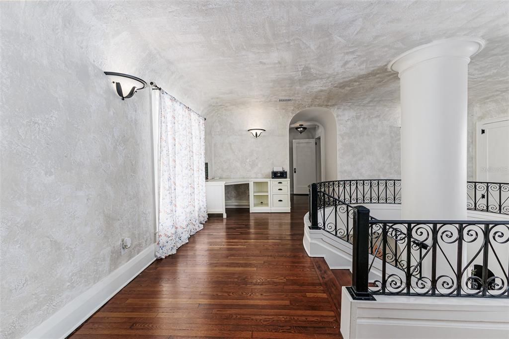 For Sale: $949,900 (5 beds, 4 baths, 4988 Square Feet)