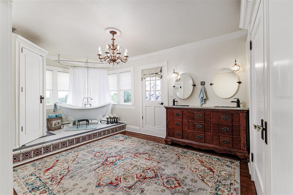 For Sale: $949,900 (5 beds, 4 baths, 4988 Square Feet)