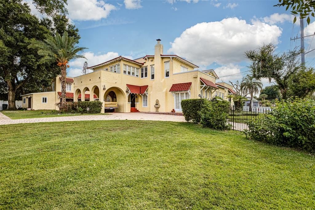 For Sale: $949,900 (5 beds, 4 baths, 4988 Square Feet)