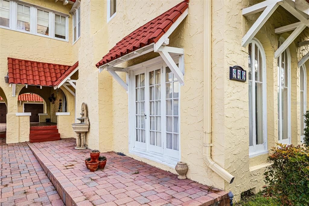 For Sale: $949,900 (5 beds, 4 baths, 4988 Square Feet)