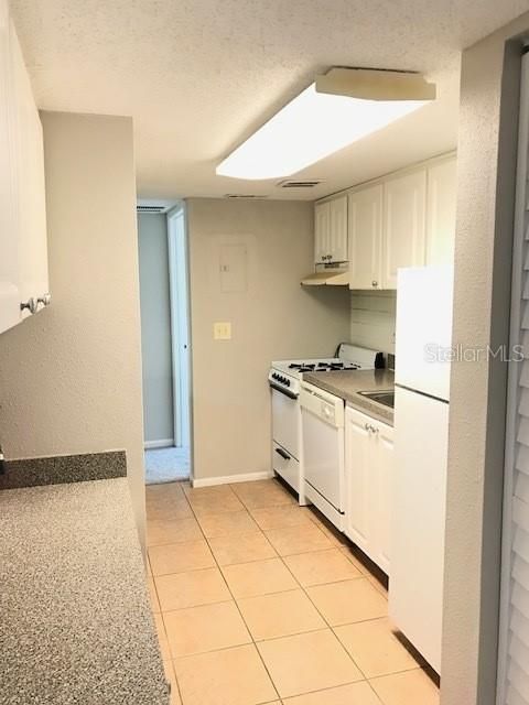 For Sale: $117,500 (2 beds, 2 baths, 992 Square Feet)