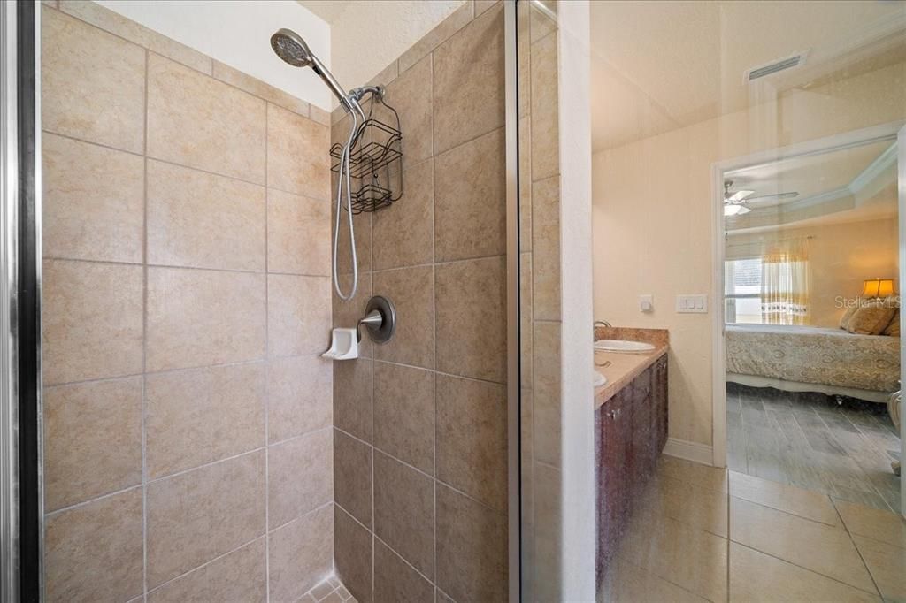 En Venta: $425,000 (4 camas, 2 baños, 2316 Pies cuadrados)