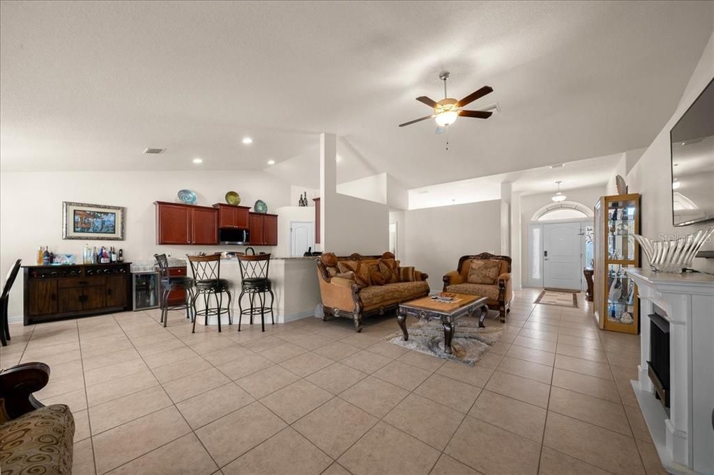 En Venta: $425,000 (4 camas, 2 baños, 2316 Pies cuadrados)