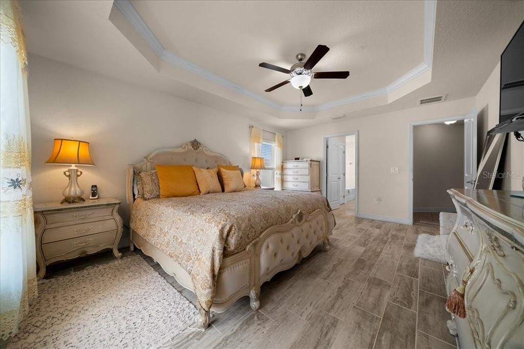 En Venta: $425,000 (4 camas, 2 baños, 2316 Pies cuadrados)