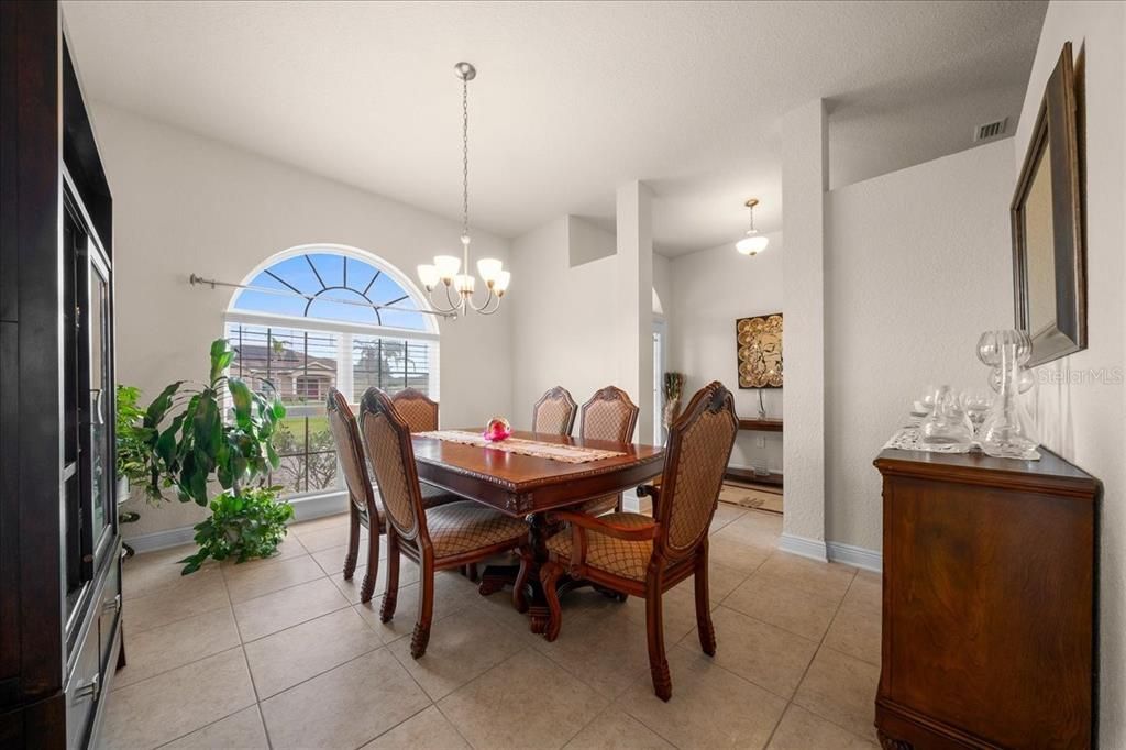 En Venta: $425,000 (4 camas, 2 baños, 2316 Pies cuadrados)