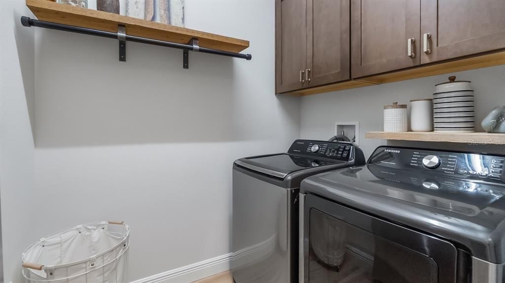 For Sale: $710,000 (3 beds, 3 baths, 2434 Square Feet)