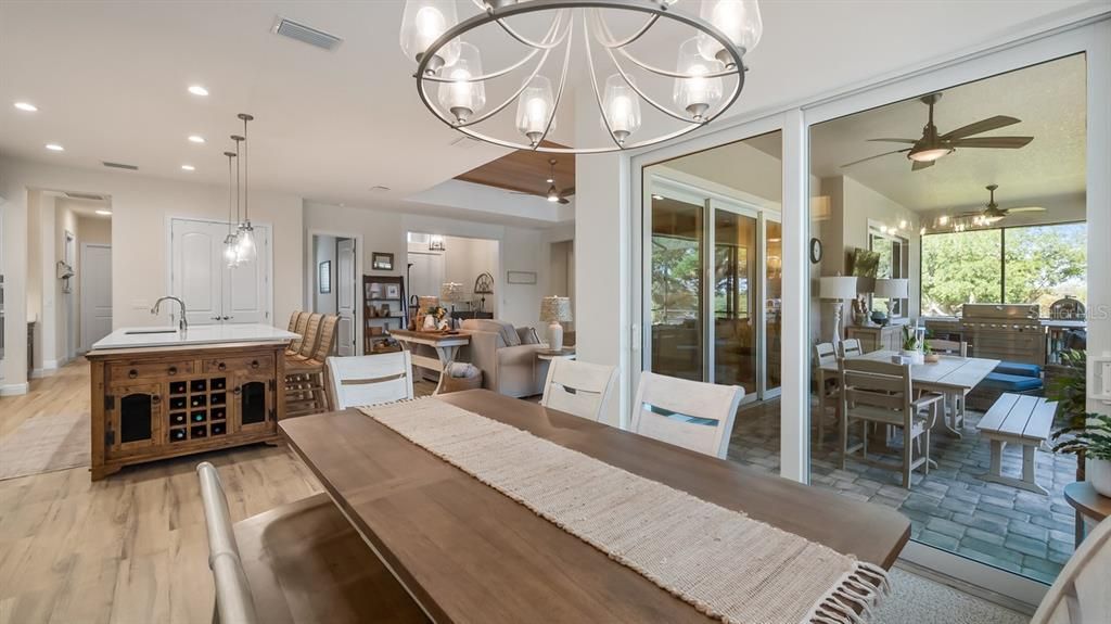 For Sale: $710,000 (3 beds, 3 baths, 2434 Square Feet)