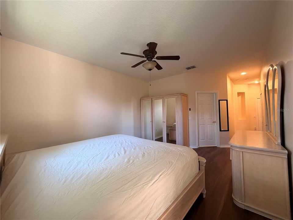 For Rent: $3,195 (3 beds, 2 baths, 1925 Square Feet)