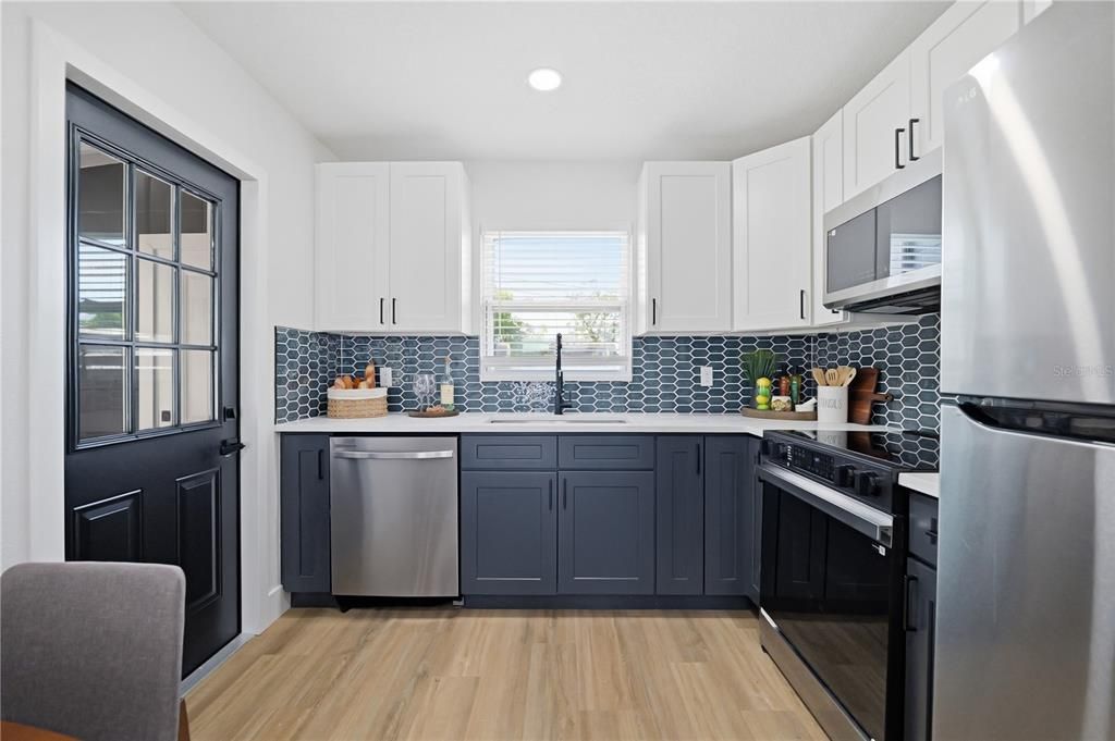 For Sale: $294,800 (2 beds, 1 baths, 683 Square Feet)