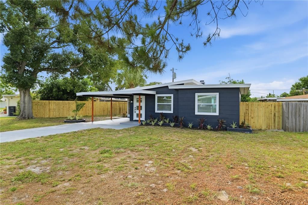 For Sale: $294,800 (2 beds, 1 baths, 683 Square Feet)