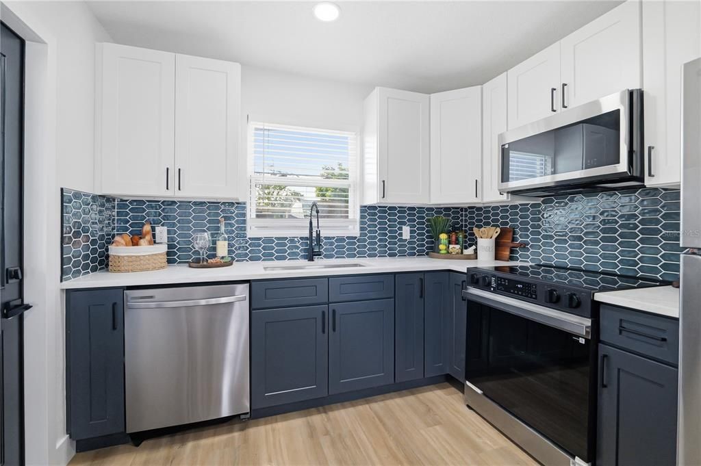 For Sale: $294,800 (2 beds, 1 baths, 683 Square Feet)