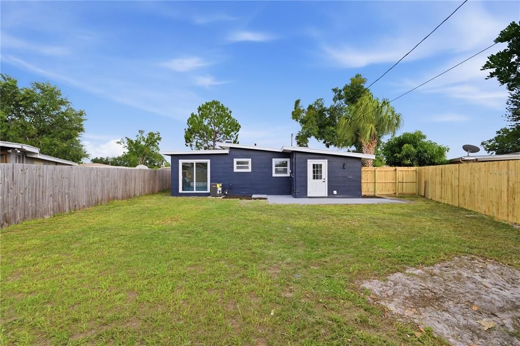 For Sale: $294,800 (2 beds, 1 baths, 683 Square Feet)