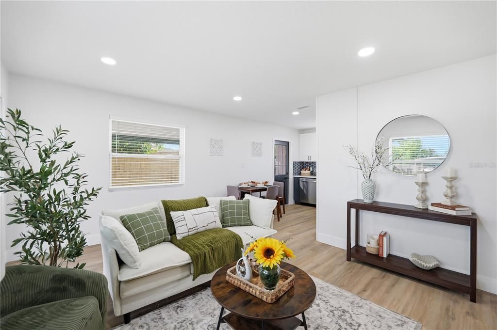 For Sale: $294,800 (2 beds, 1 baths, 683 Square Feet)