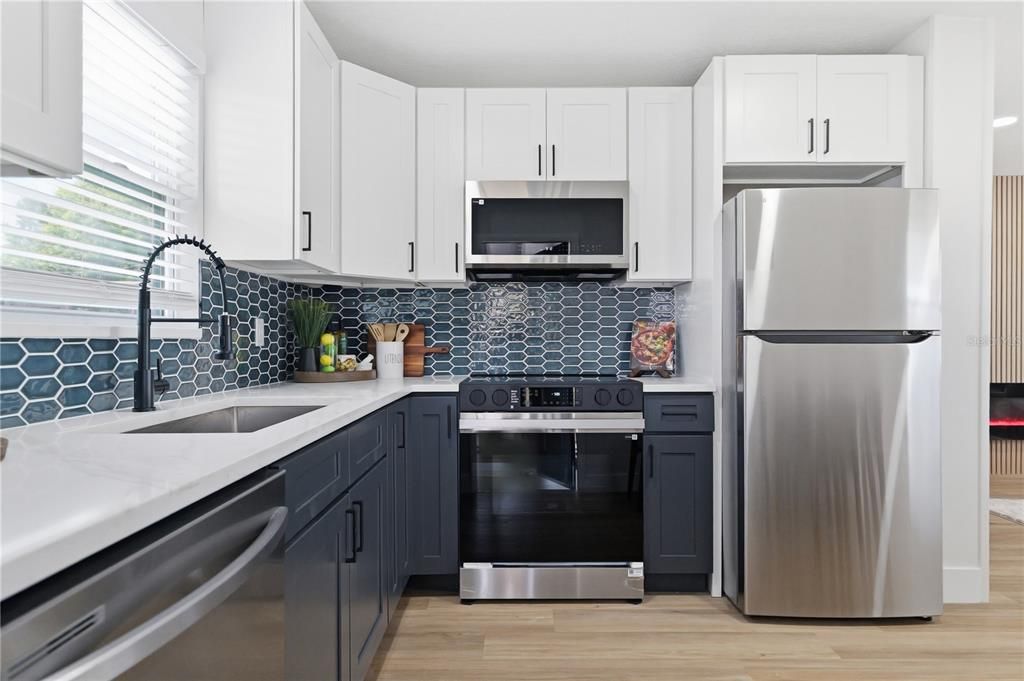 For Sale: $294,800 (2 beds, 1 baths, 683 Square Feet)