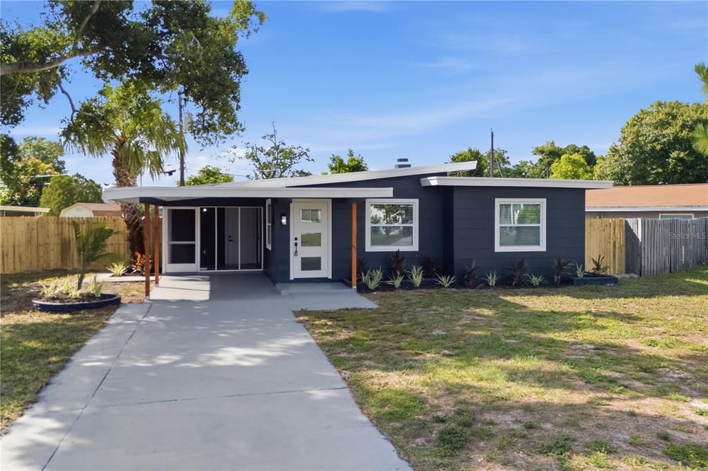For Sale: $294,800 (2 beds, 1 baths, 683 Square Feet)