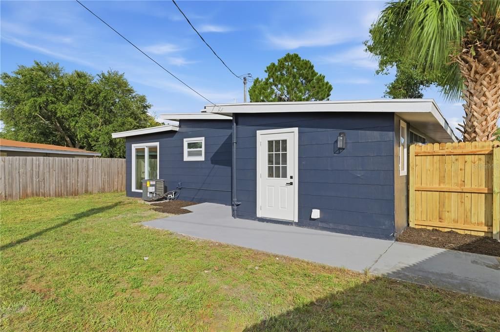 For Sale: $294,800 (2 beds, 1 baths, 683 Square Feet)