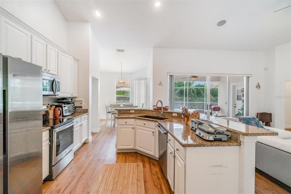 En Venta: $745,000 (4 camas, 3 baños, 2364 Pies cuadrados)