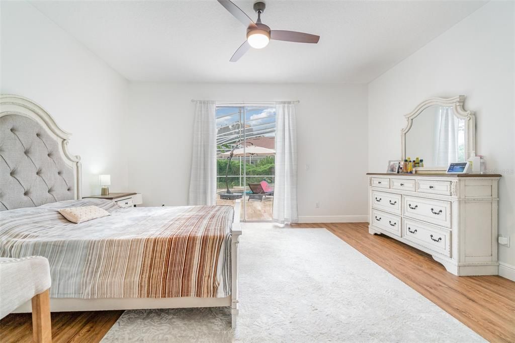 En Venta: $745,000 (4 camas, 3 baños, 2364 Pies cuadrados)